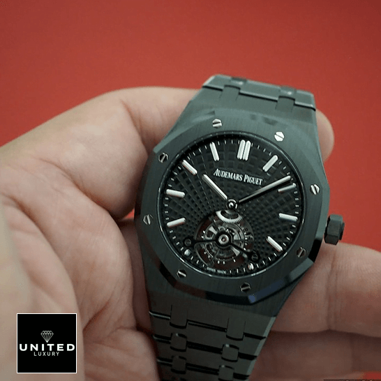 audemars_piguet_royal_oak_tourbillon_26522CE.OO_.1225CE_hand_man audemars_piguet_royal_oak_tourbillon_26522CE.OO_.1225CE_hand_man