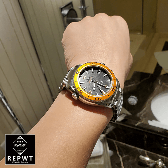 omega-seamaster-planet-ocean-232.30.42.21.01.002-replica-wrist-1 omega-seamaster-planet-ocean-232.30.42.21.01.002-replica-wrist-1