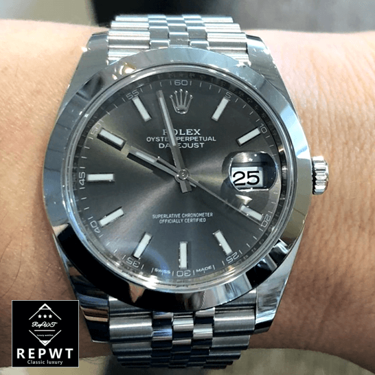 rolex-datejust-126300-0008-hand-1 rolex-datejust-126300-0008-hand-1