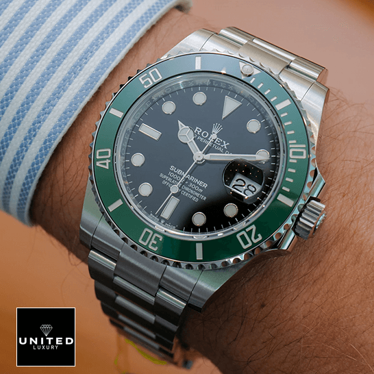 rolex-submariner-date-126610LV-replica-hand rolex-submariner-date-126610LV-replica-hand