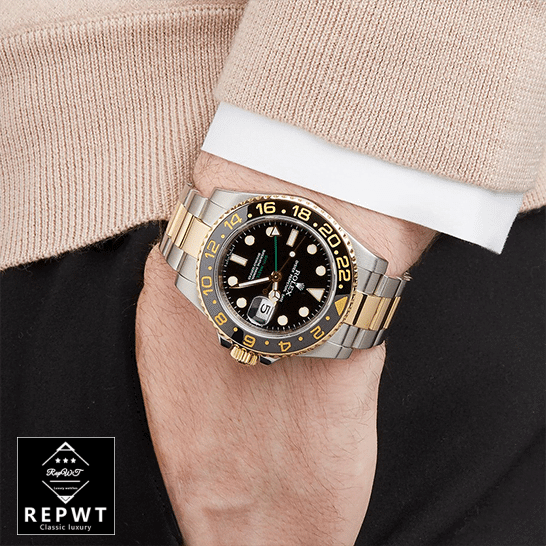 rolex_gmt-master_II_116713_two_tone-_black_dial_oyster_man_hand-1 rolex_gmt-master_II_116713_two_tone-_black_dial_oyster_man_hand-1