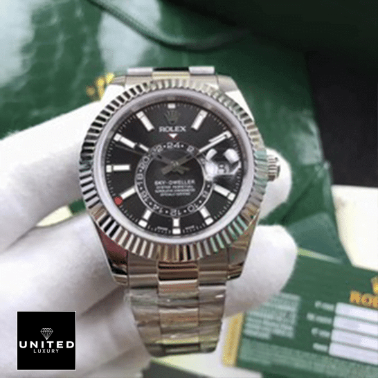 rolex_sky-dweller_black_dial_326934_oyster_man_ rolex_sky-dweller_black_dial_326934_oyster_man_