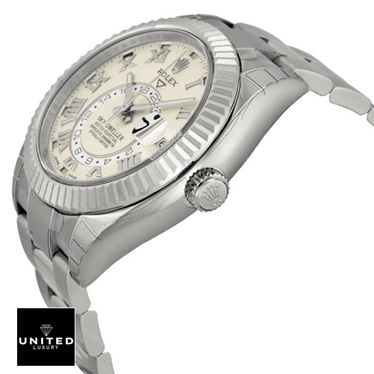 rolex_sky-dweller_white_dial_326939_oyster-unitedluxury_leftl rolex_sky-dweller_white_dial_326939_oyster-unitedluxury_leftl
