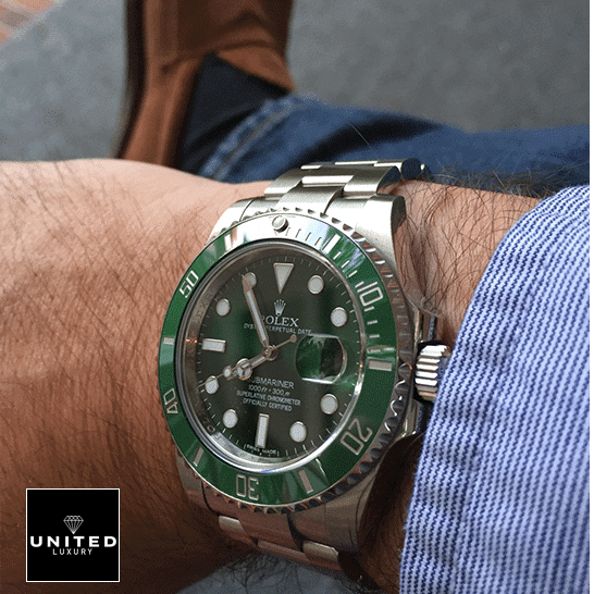 rolex_submariner_116610lv_0002_man_hand_unitedluxury_man rolex_submariner_116610lv_0002_man_hand_unitedluxury_man